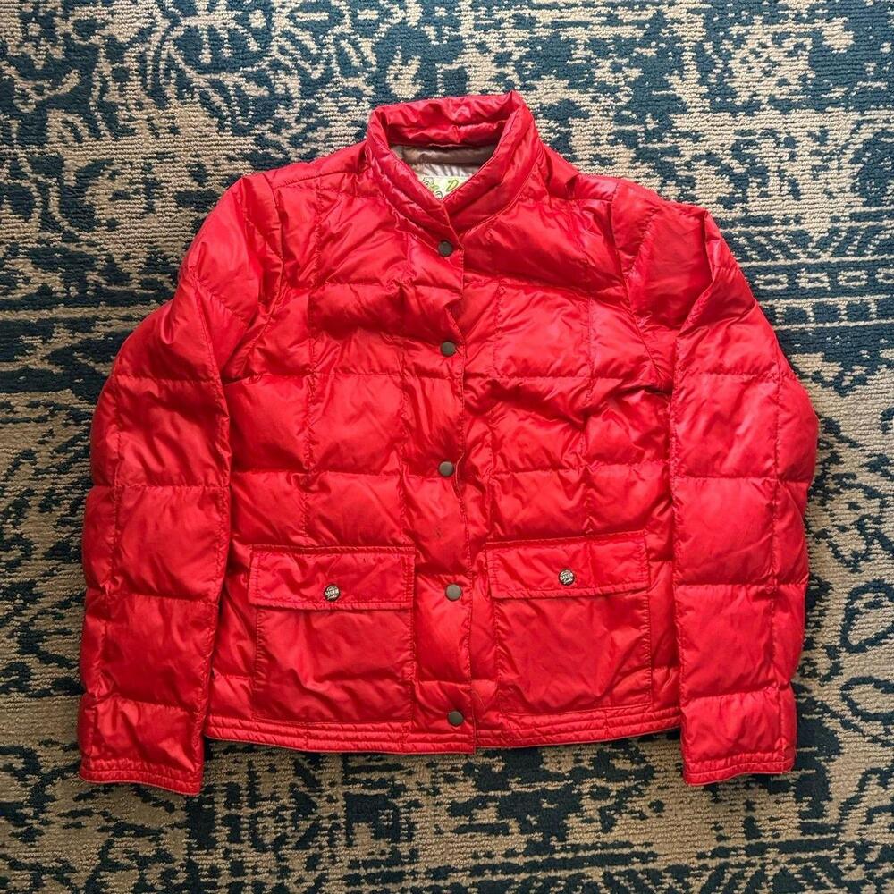 The Eddie Bauer Goose Down Puffer Jacket in size small is a vintage 90s piece in